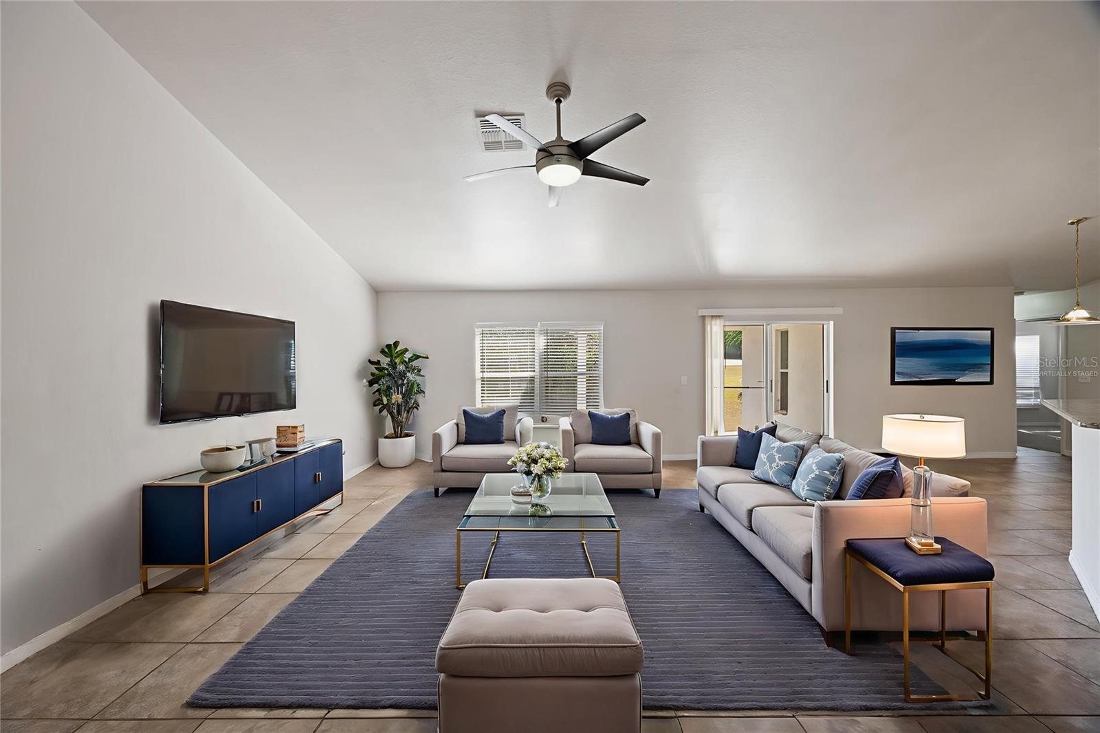 Listing photo id 4 for 13098 Hanley Drive