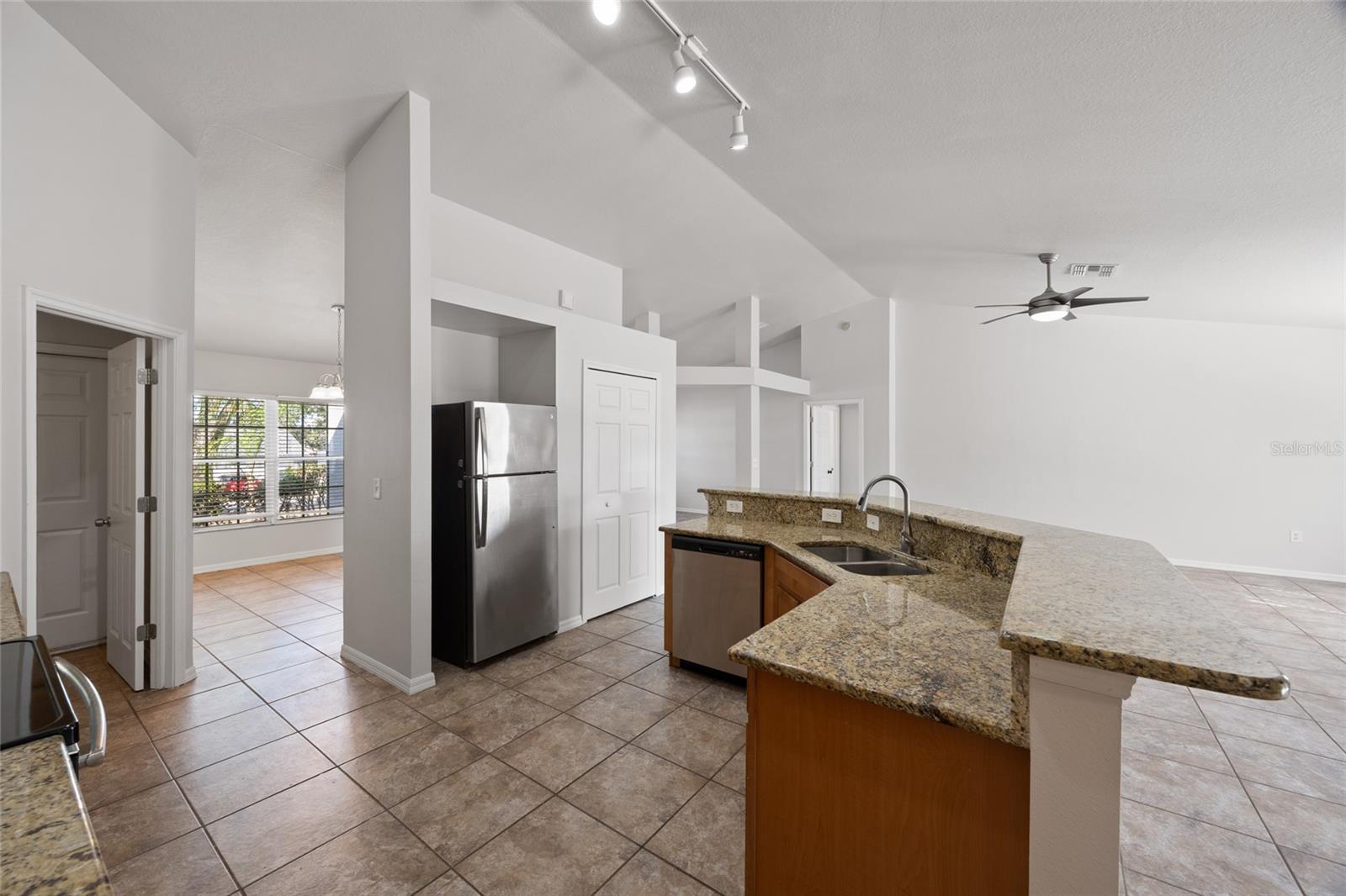 Listing photo id 6 for 13098 Hanley Drive