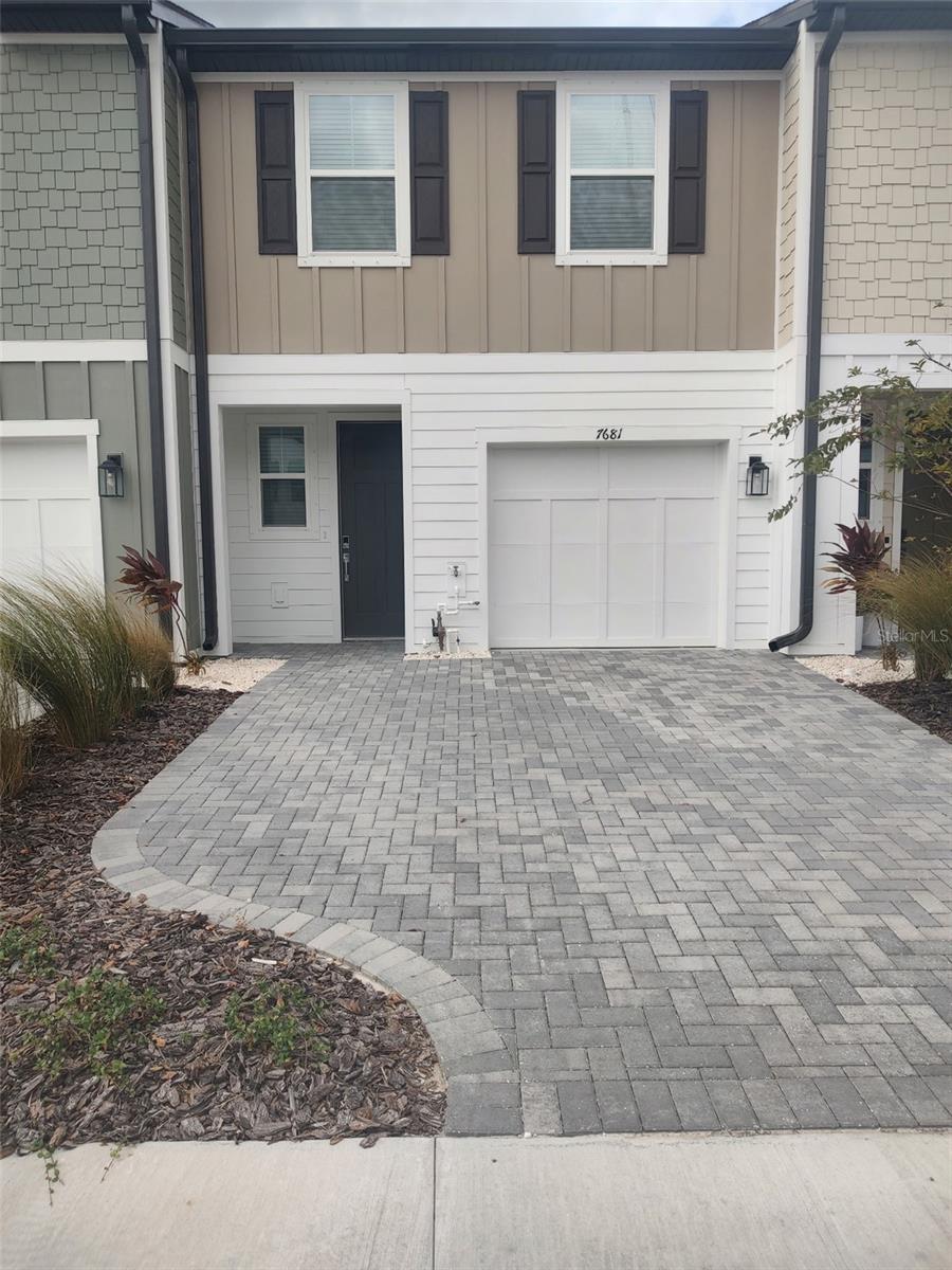 Listing Details for 7681 Deer Valley Circle, TAMPA, FL 33635