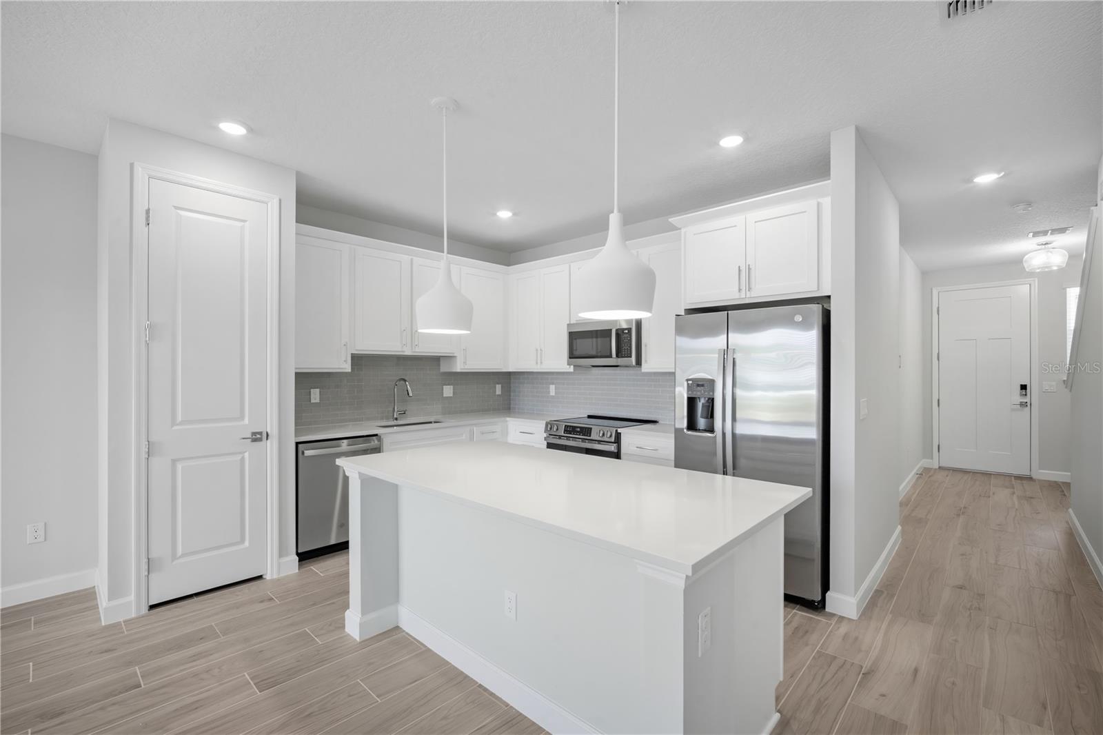 Image 7 of 27 For 7681 Deer Valley Circle