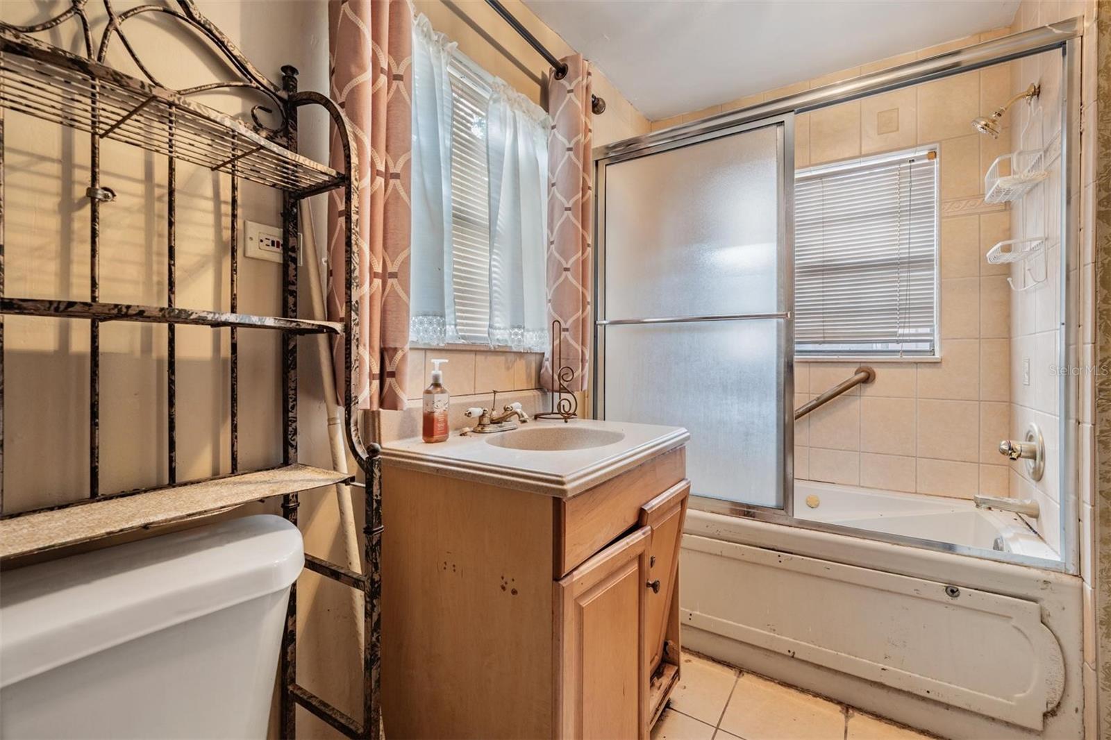 Listing photo id 24 for 2520 St Conrad Street