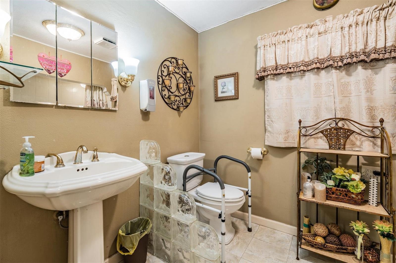 Listing photo id 27 for 2520 St Conrad Street