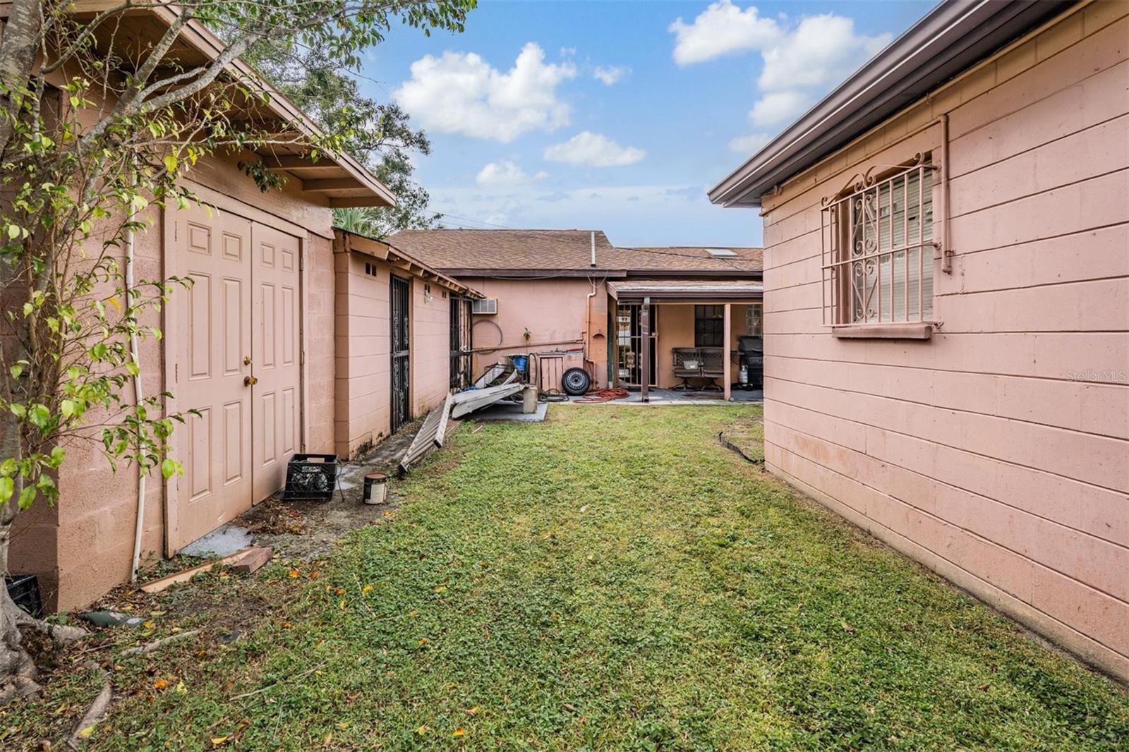 Listing photo id 40 for 2520 St Conrad Street