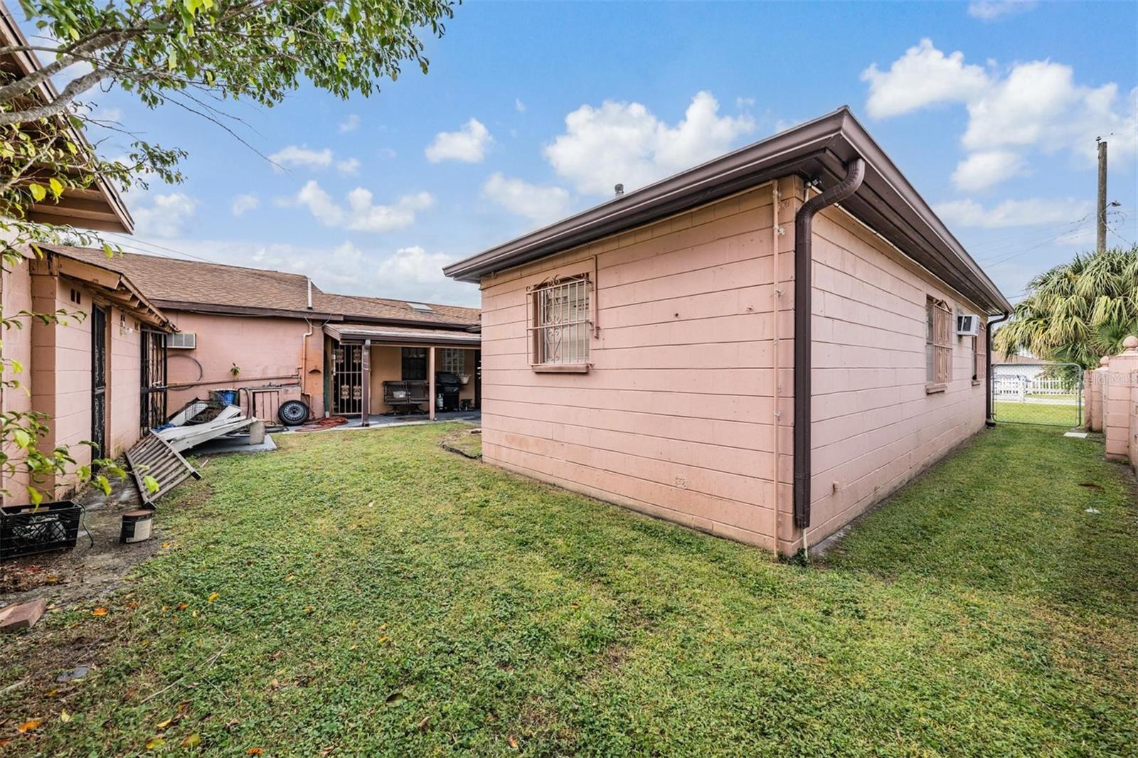 Listing photo id 41 for 2520 St Conrad Street