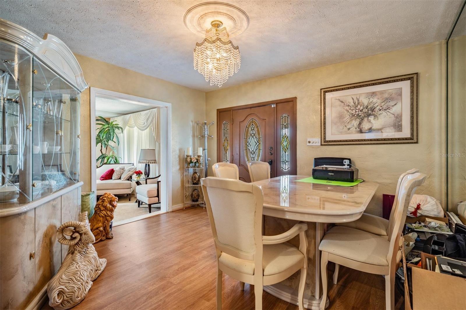 Listing photo id 3 for 2520 St Conrad Street