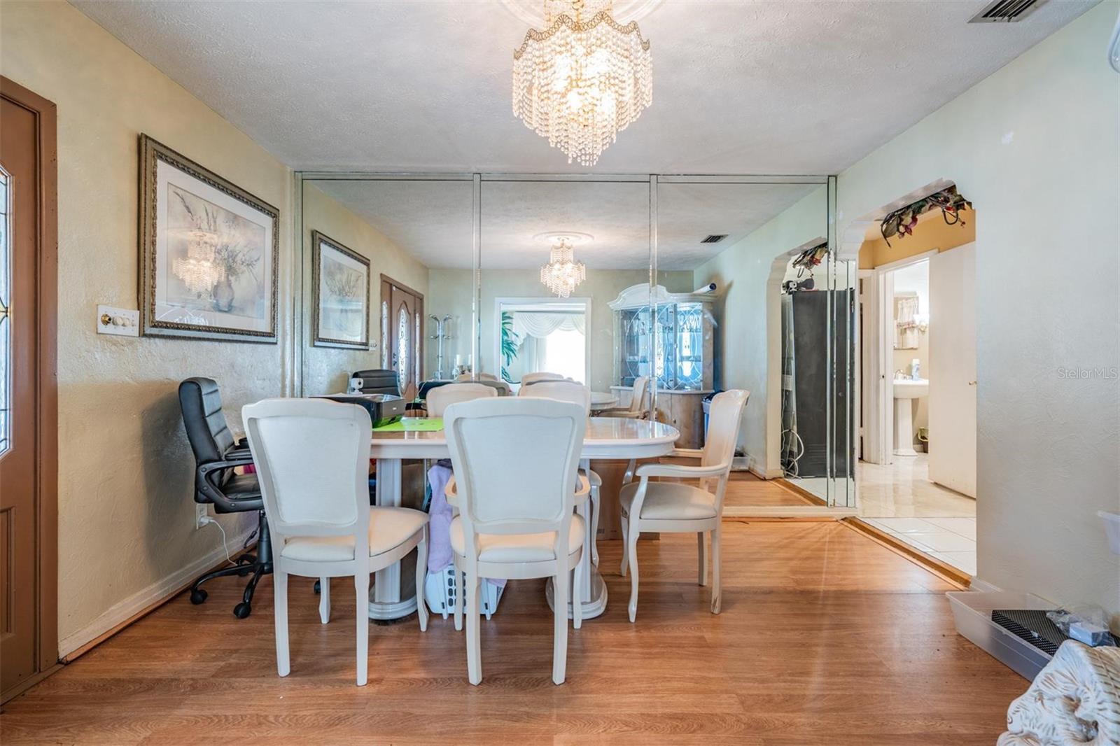 Listing photo id 4 for 2520 St Conrad Street