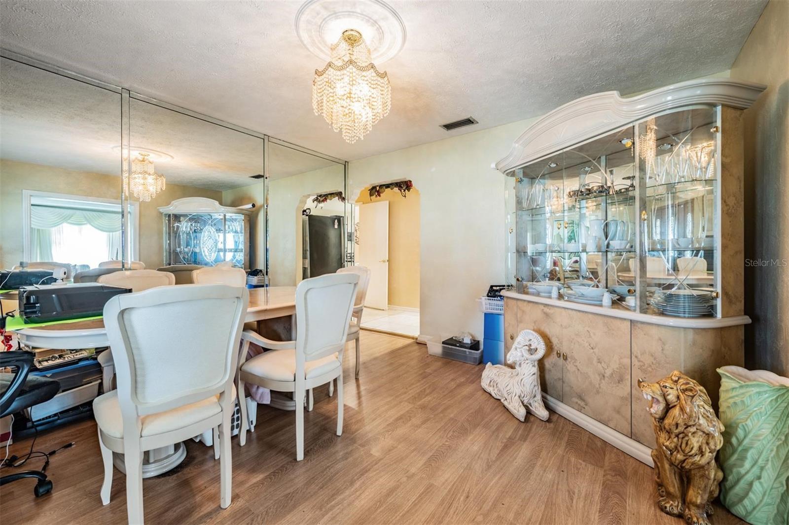 Listing photo id 5 for 2520 St Conrad Street