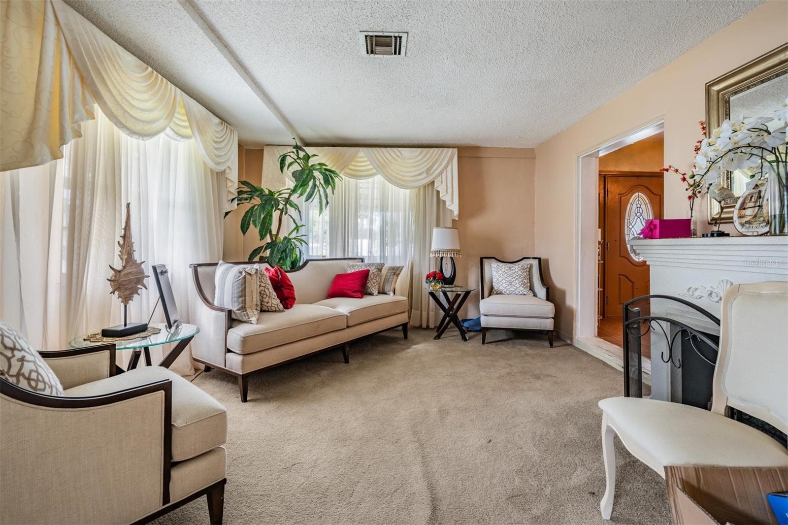Listing photo id 6 for 2520 St Conrad Street