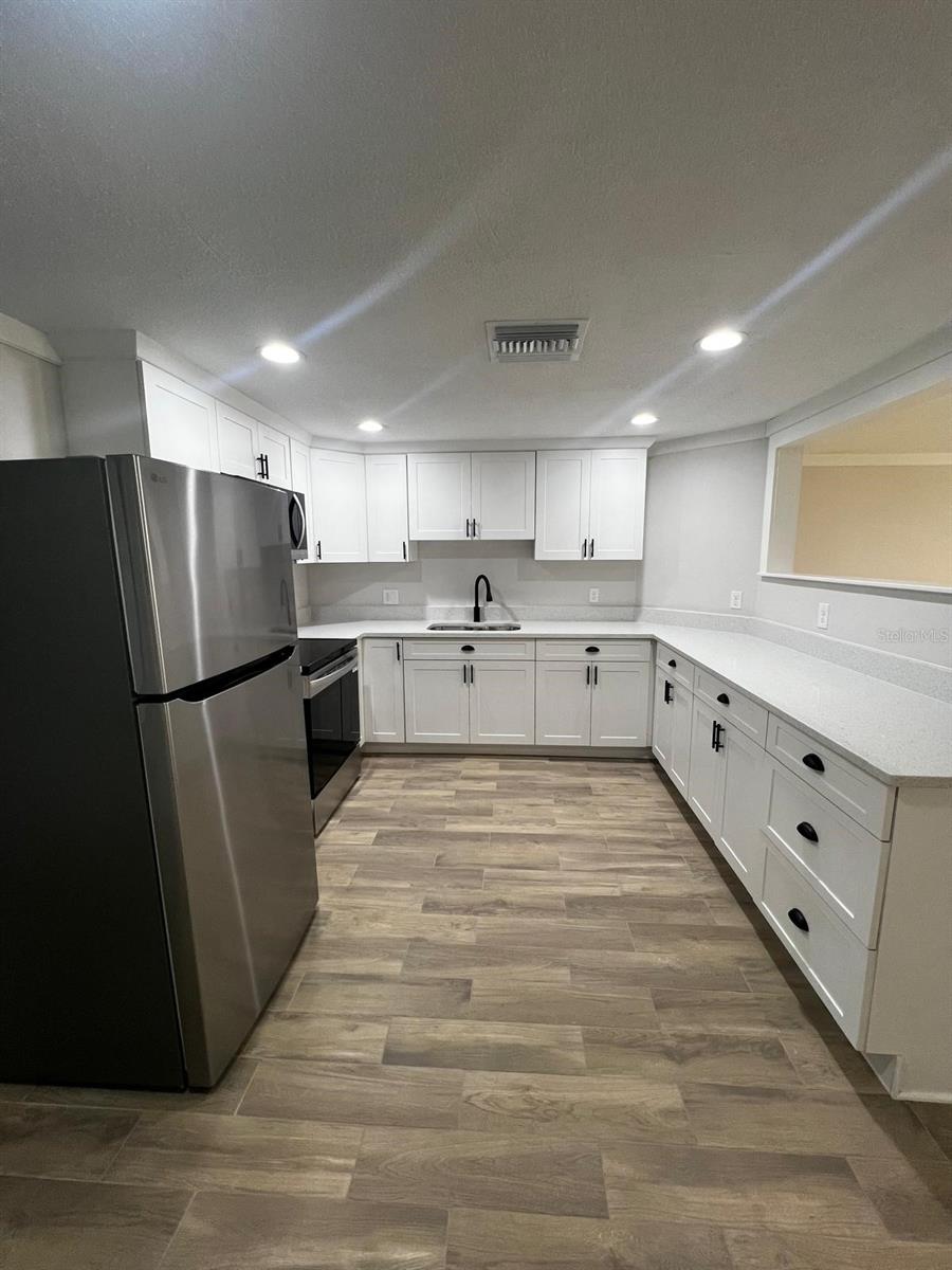 Listing photo id 13 for 9033 Pegasus Avenue