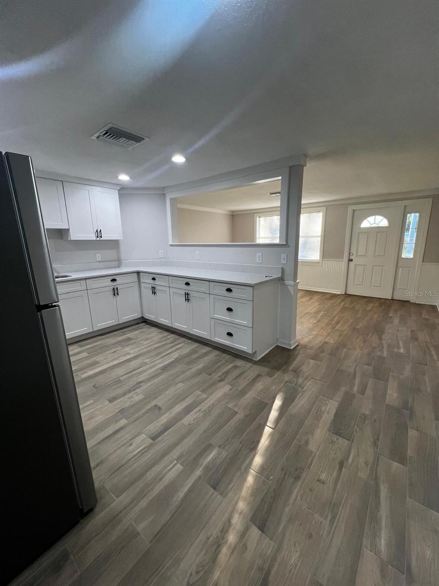 Listing photo id 14 for 9033 Pegasus Avenue