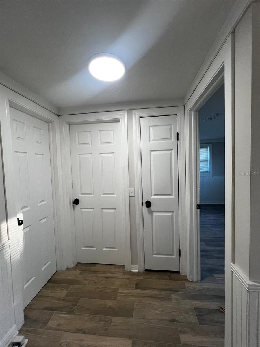 Listing photo id 15 for 9033 Pegasus Avenue