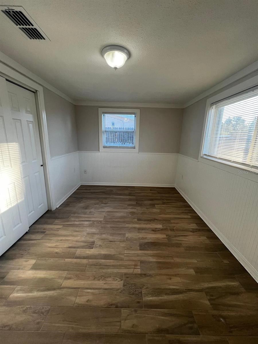 Listing photo id 2 for 9033 Pegasus Avenue
