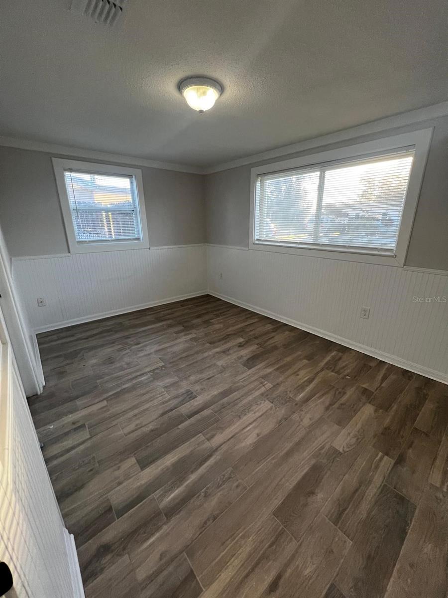 Listing photo id 3 for 9033 Pegasus Avenue