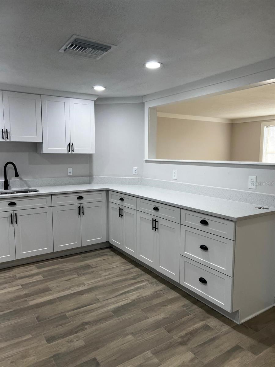 Listing photo id 5 for 9033 Pegasus Avenue