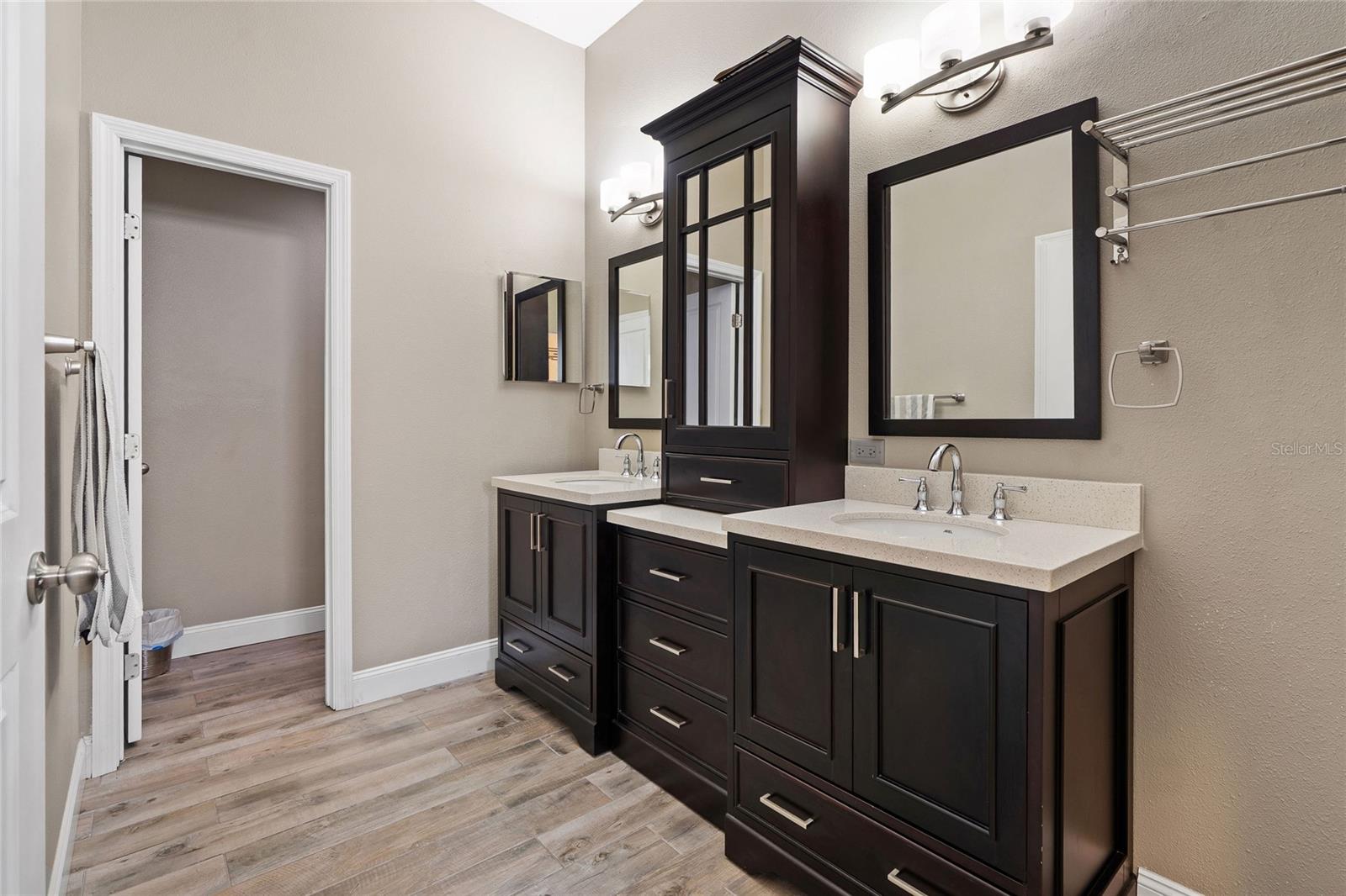 Image 22 of 48 For 10436 Hunters Haven Boulevard