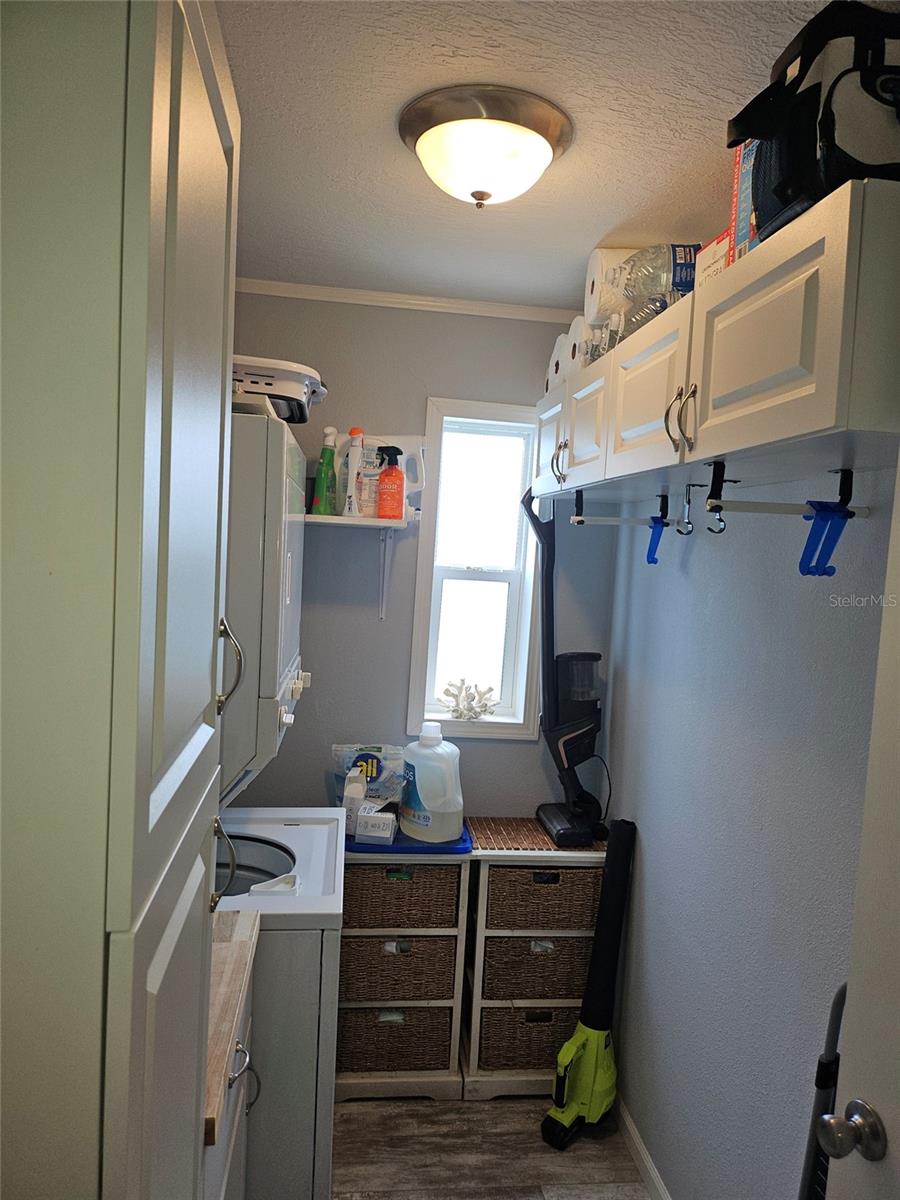 Image 27 of 42 For 171 Crown Point Drive