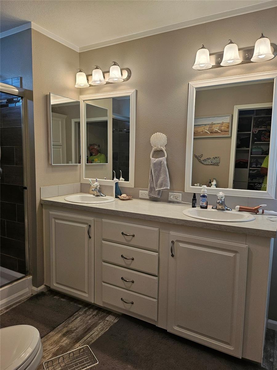 Image 38 of 42 For 171 Crown Point Drive