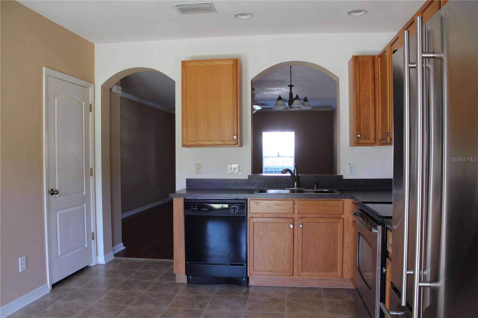 Listing photo id 1 for 16320 Swan View Circle