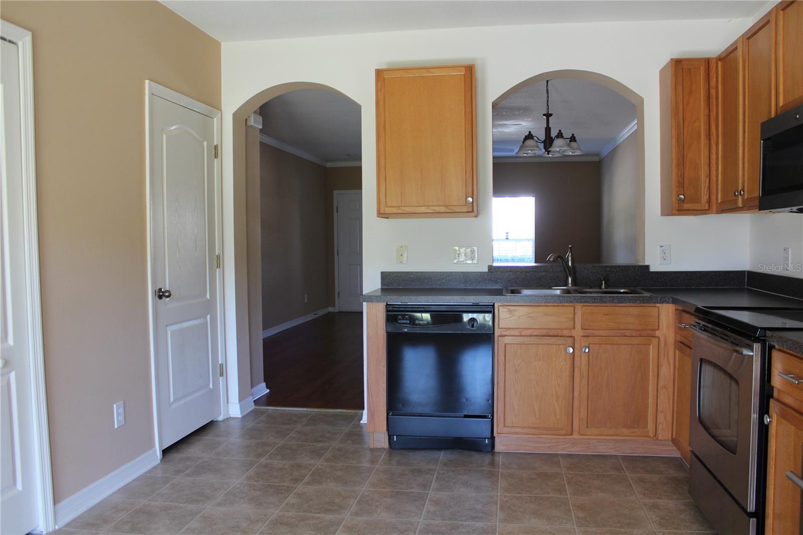 Listing photo id 2 for 16320 Swan View Circle
