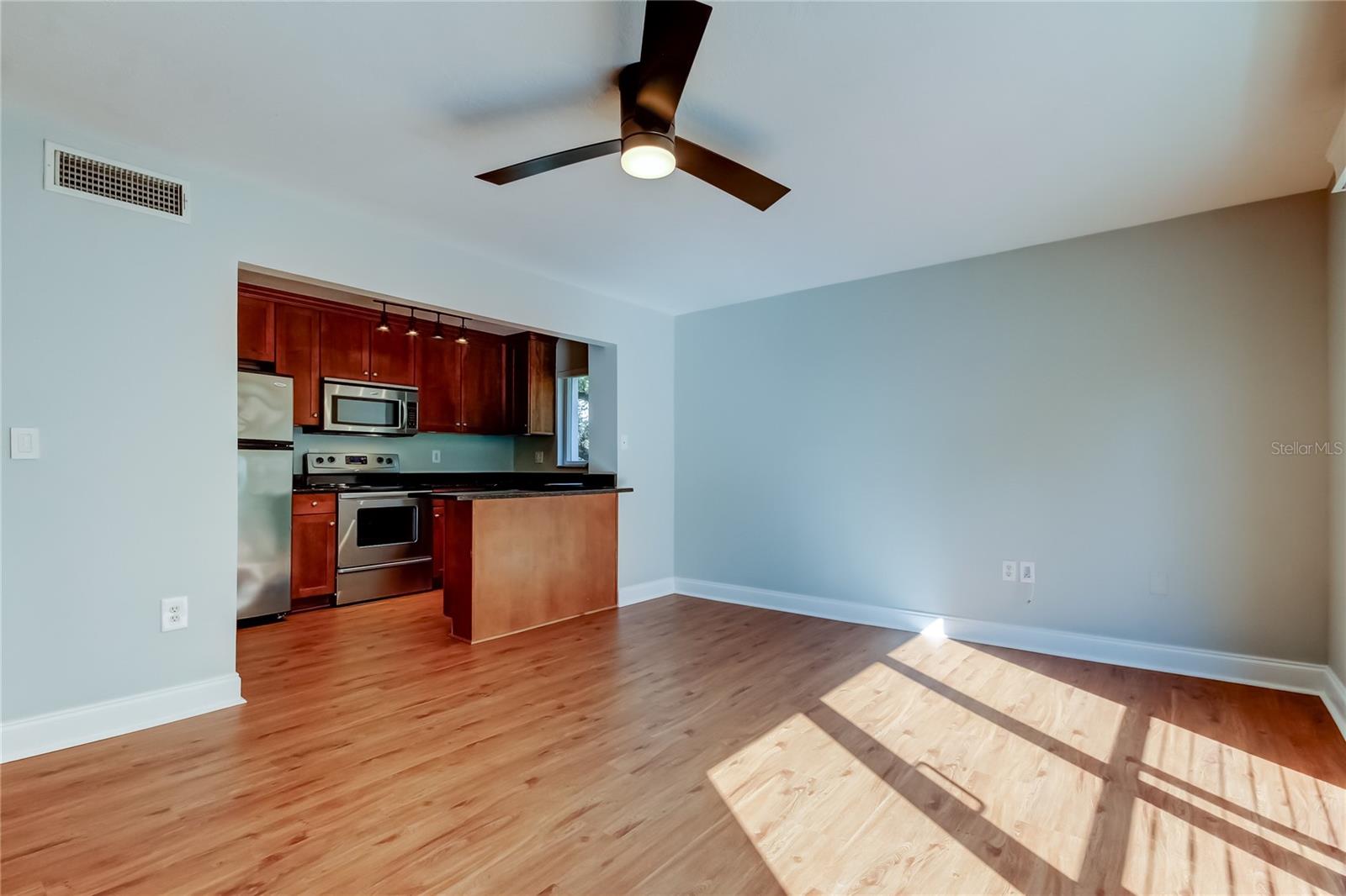 Image 10 of 30 For 210 5th Avenue S 206