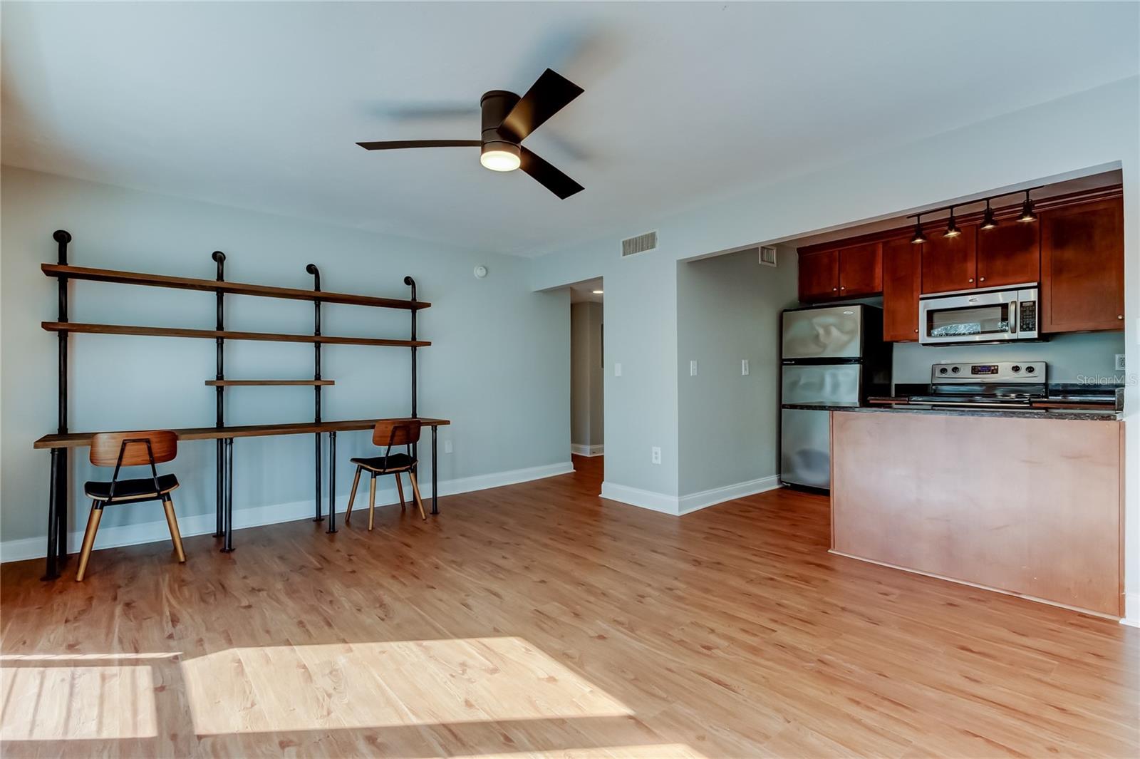 Image 11 of 30 For 210 5th Avenue S 206