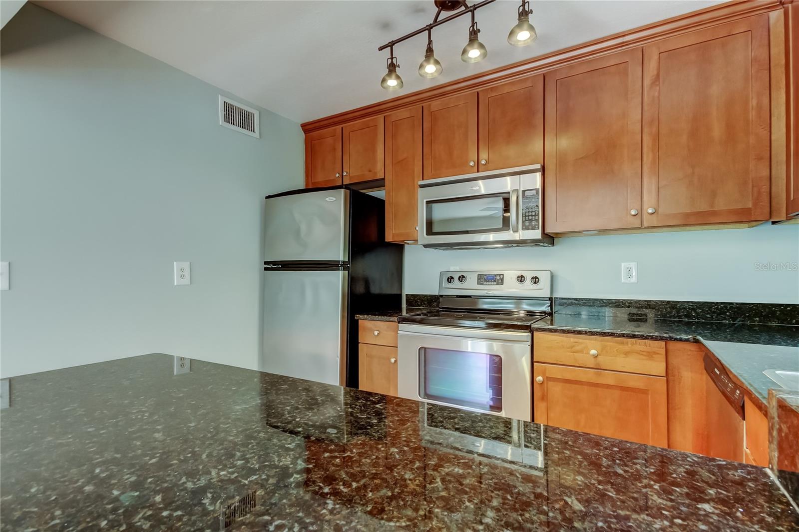 Image 13 of 30 For 210 5th Avenue S 206