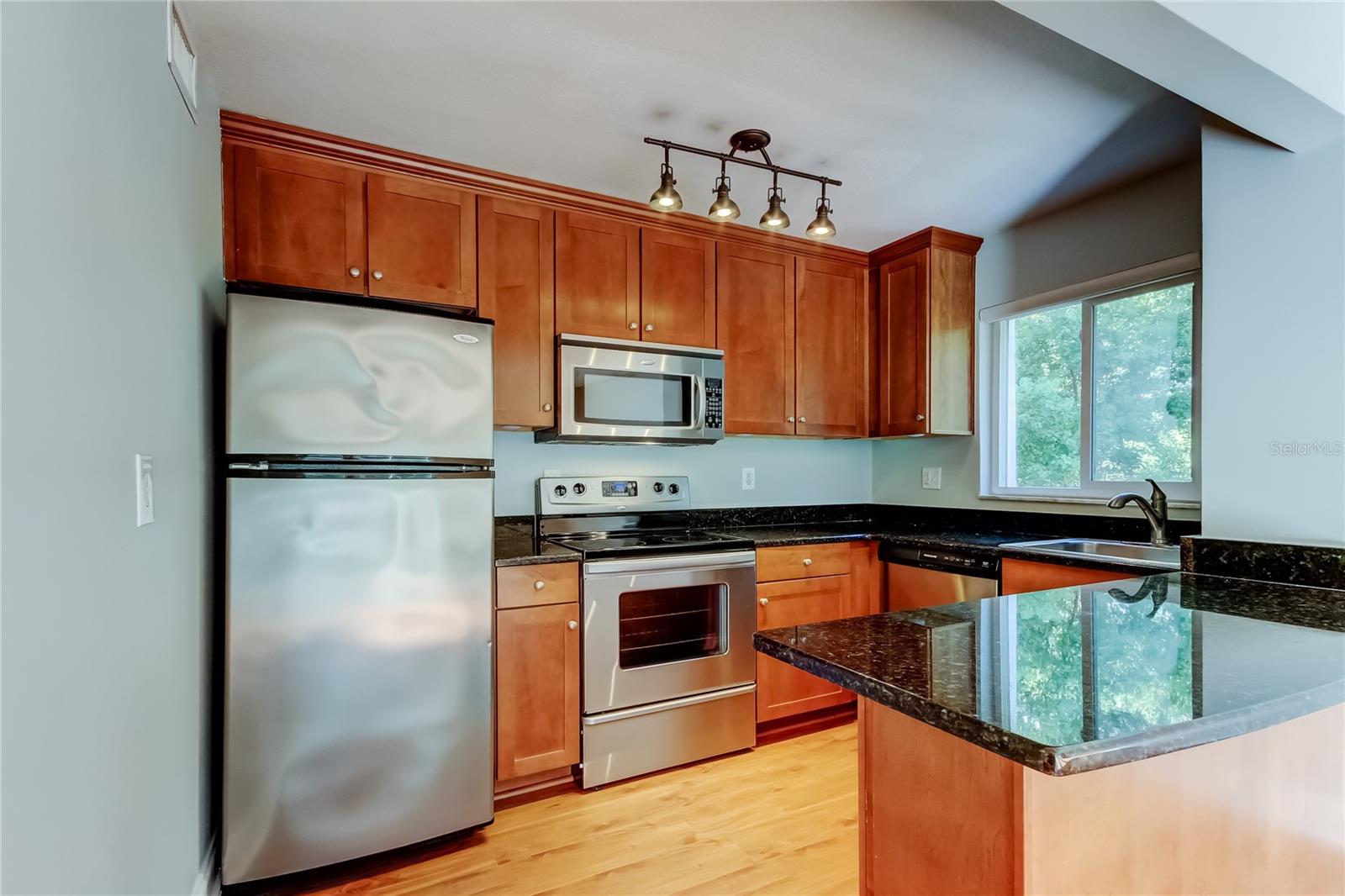 Image 15 of 30 For 210 5th Avenue S 206