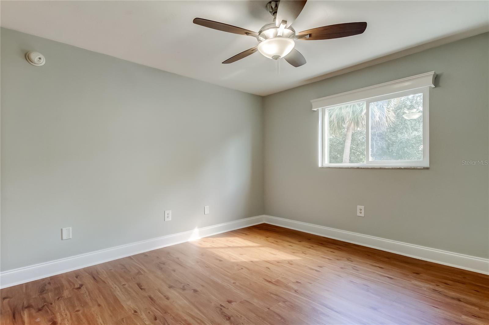 Image 21 of 30 For 210 5th Avenue S 206