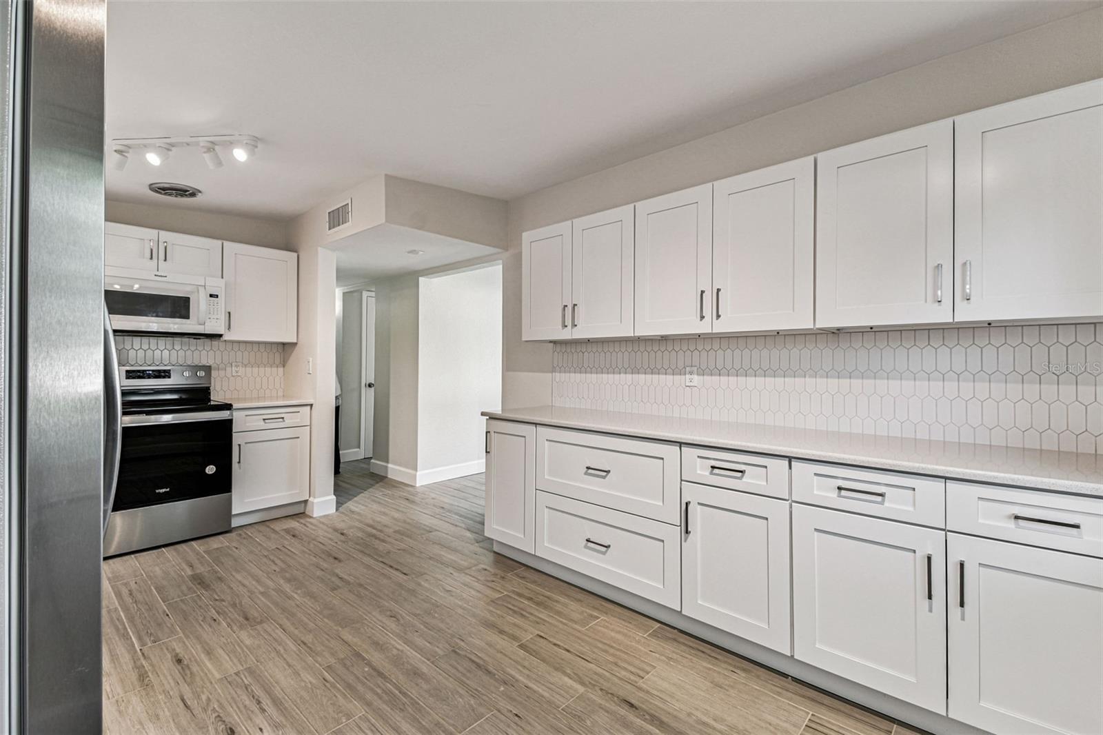Image 11 of 55 For 5701 Commonwealth Avenue N