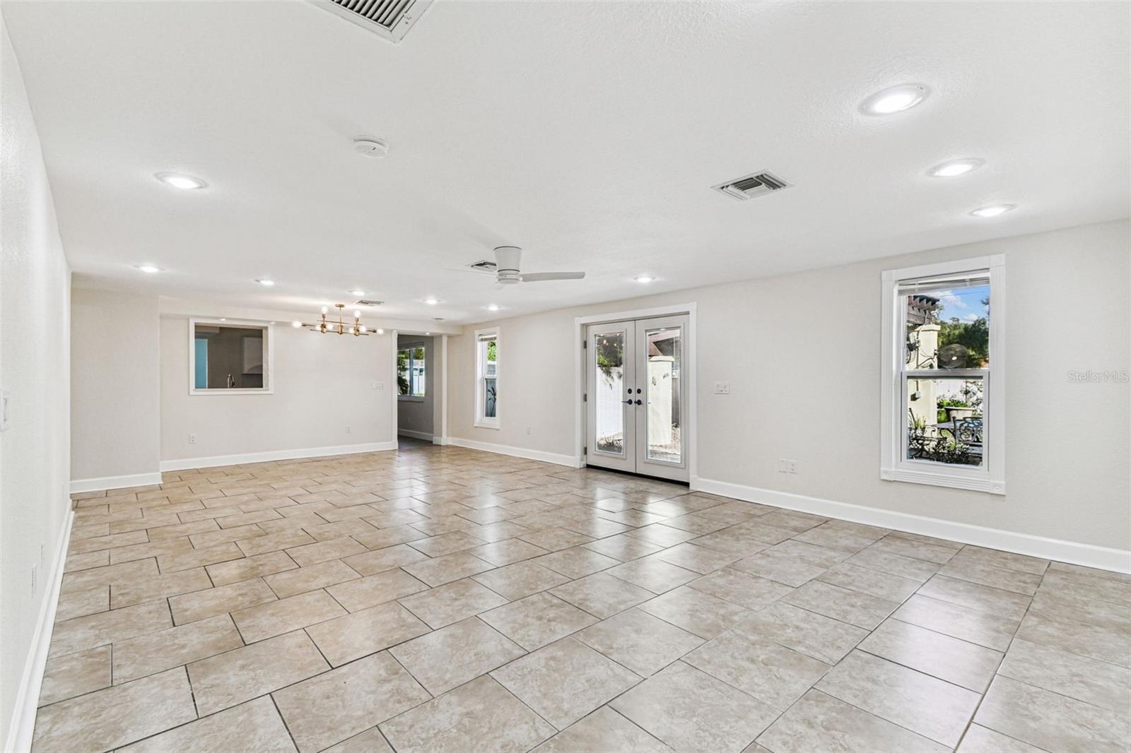 Image 14 of 55 For 5701 Commonwealth Avenue N