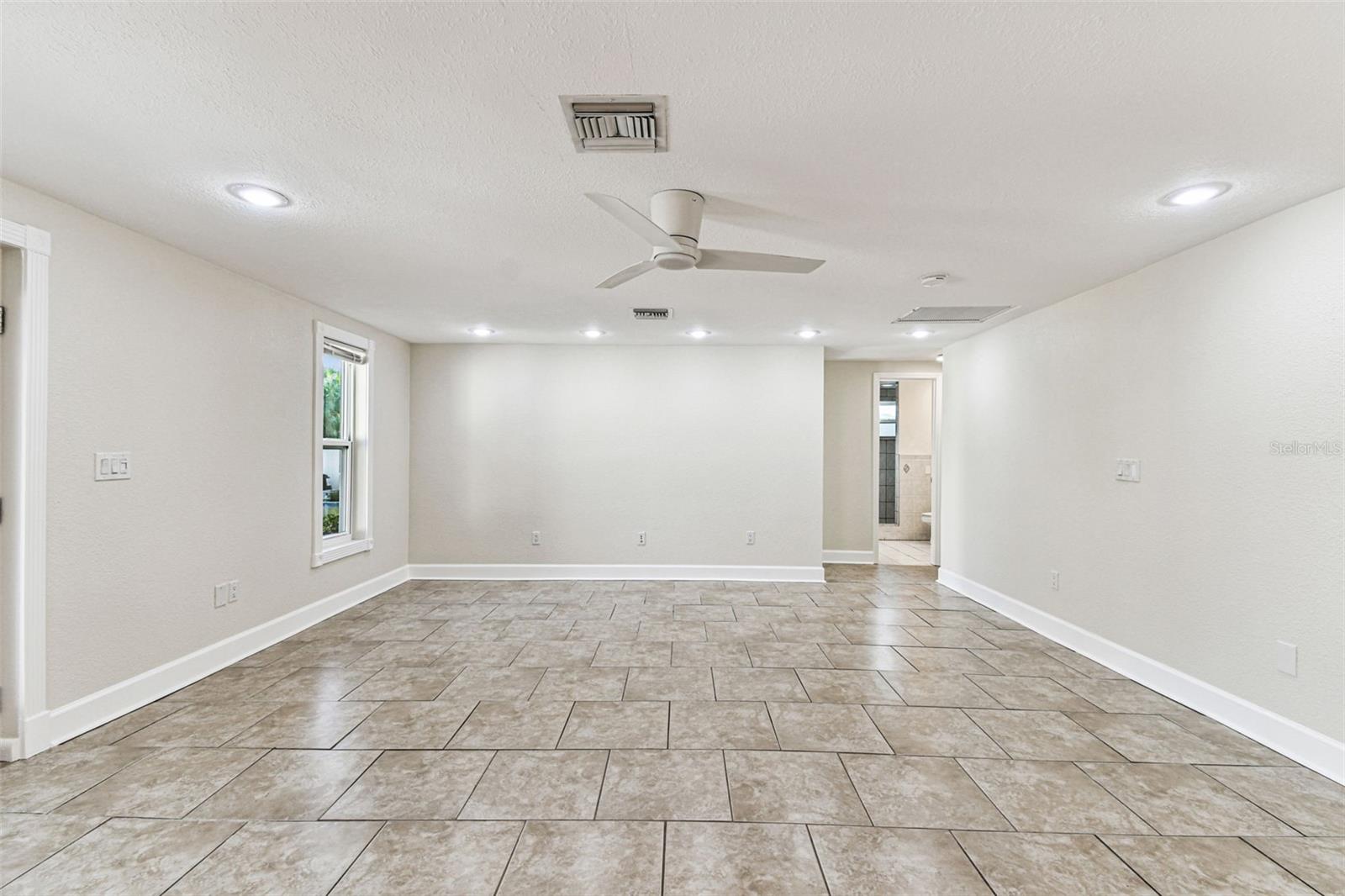 Image 16 of 55 For 5701 Commonwealth Avenue N