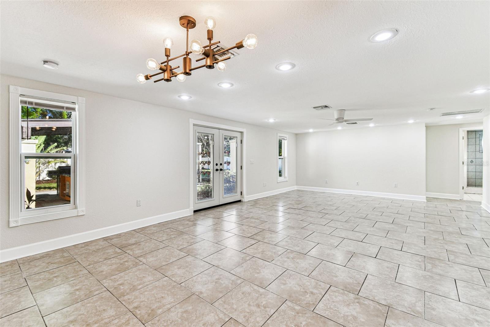 Image 17 of 55 For 5701 Commonwealth Avenue N