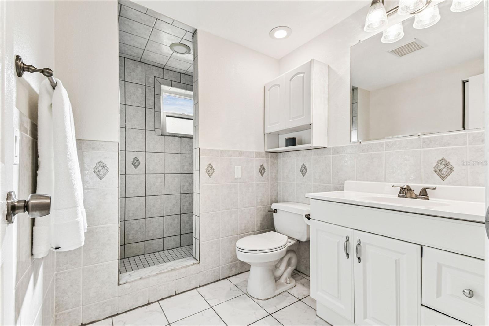Image 28 of 55 For 5701 Commonwealth Avenue N
