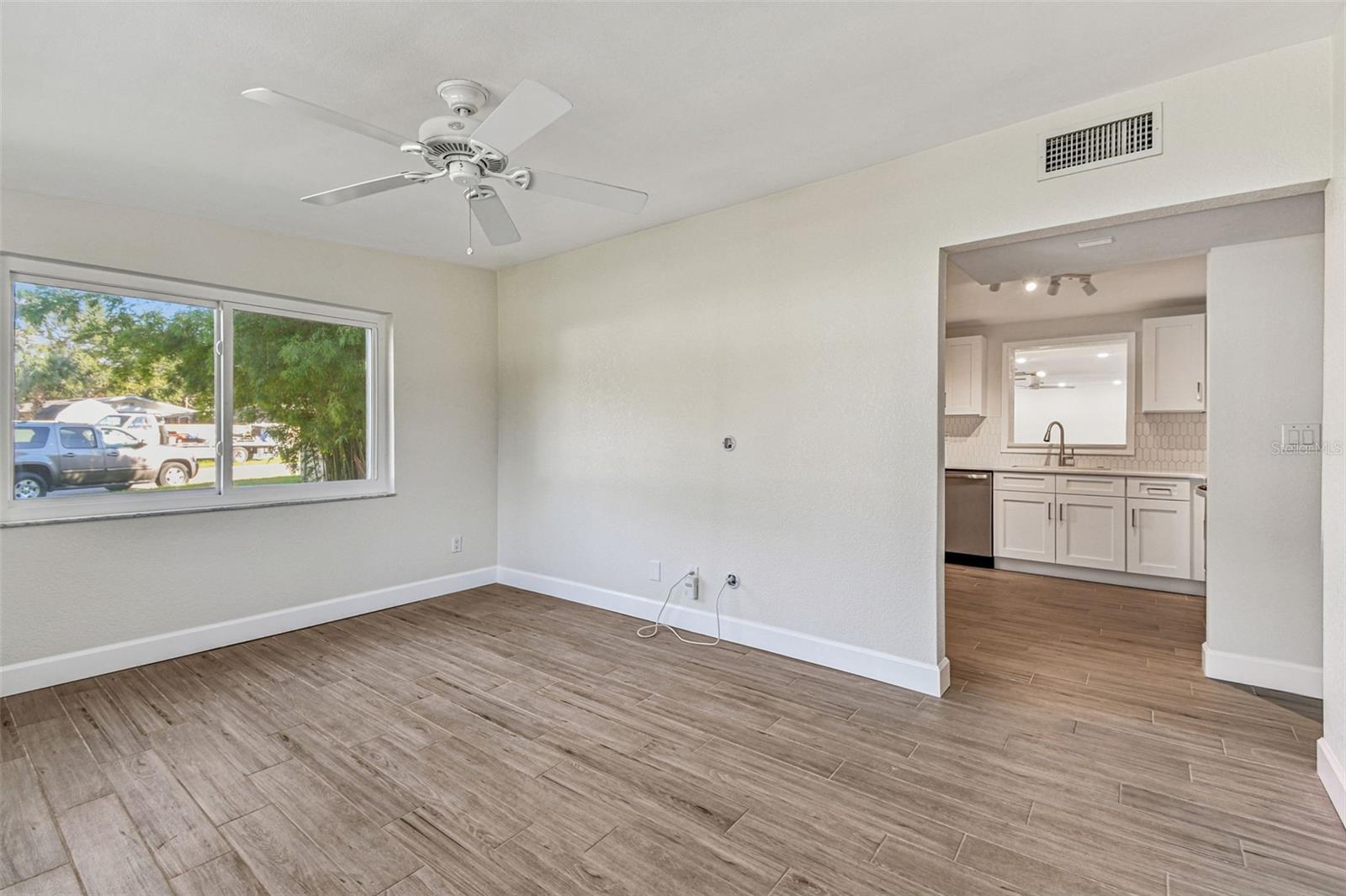 Image 6 of 55 For 5701 Commonwealth Avenue N
