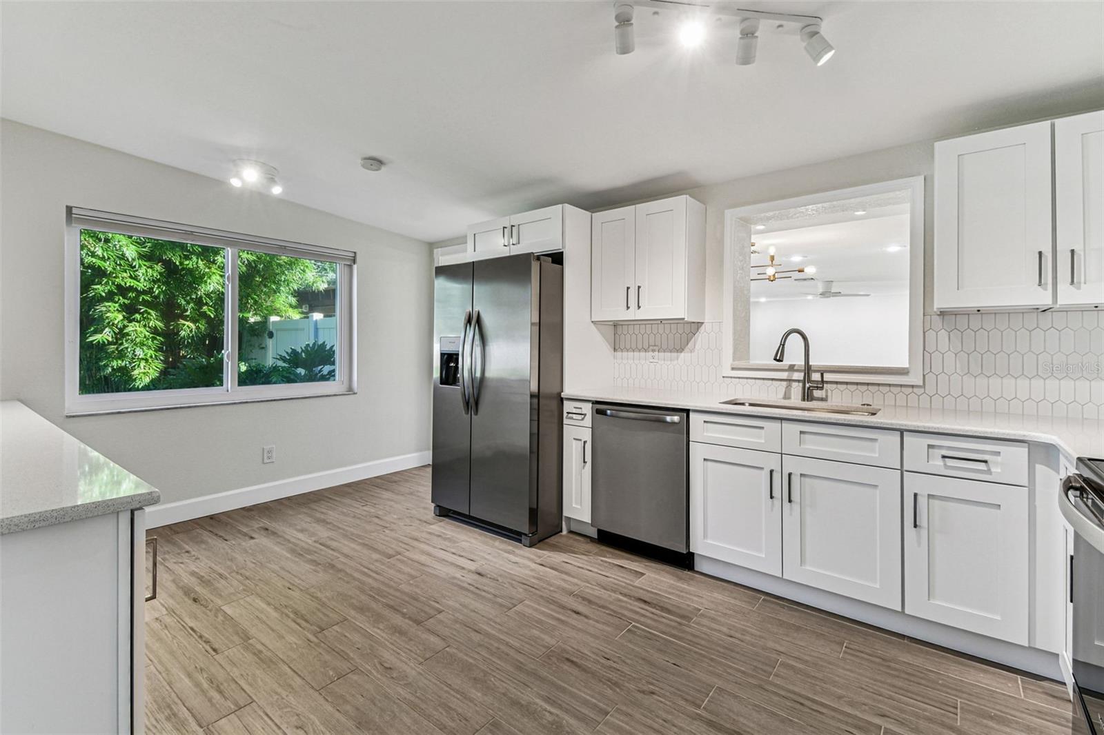 Image 7 of 55 For 5701 Commonwealth Avenue N