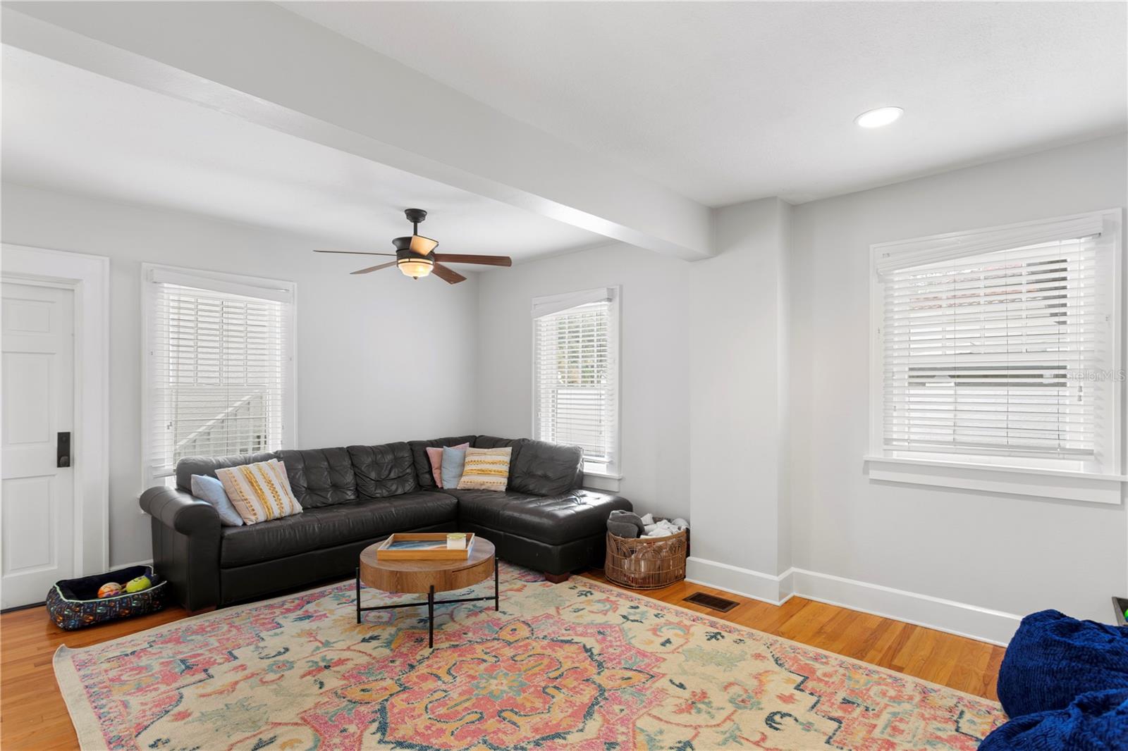 Image 22 of 56 For 515 20th Avenue Ne