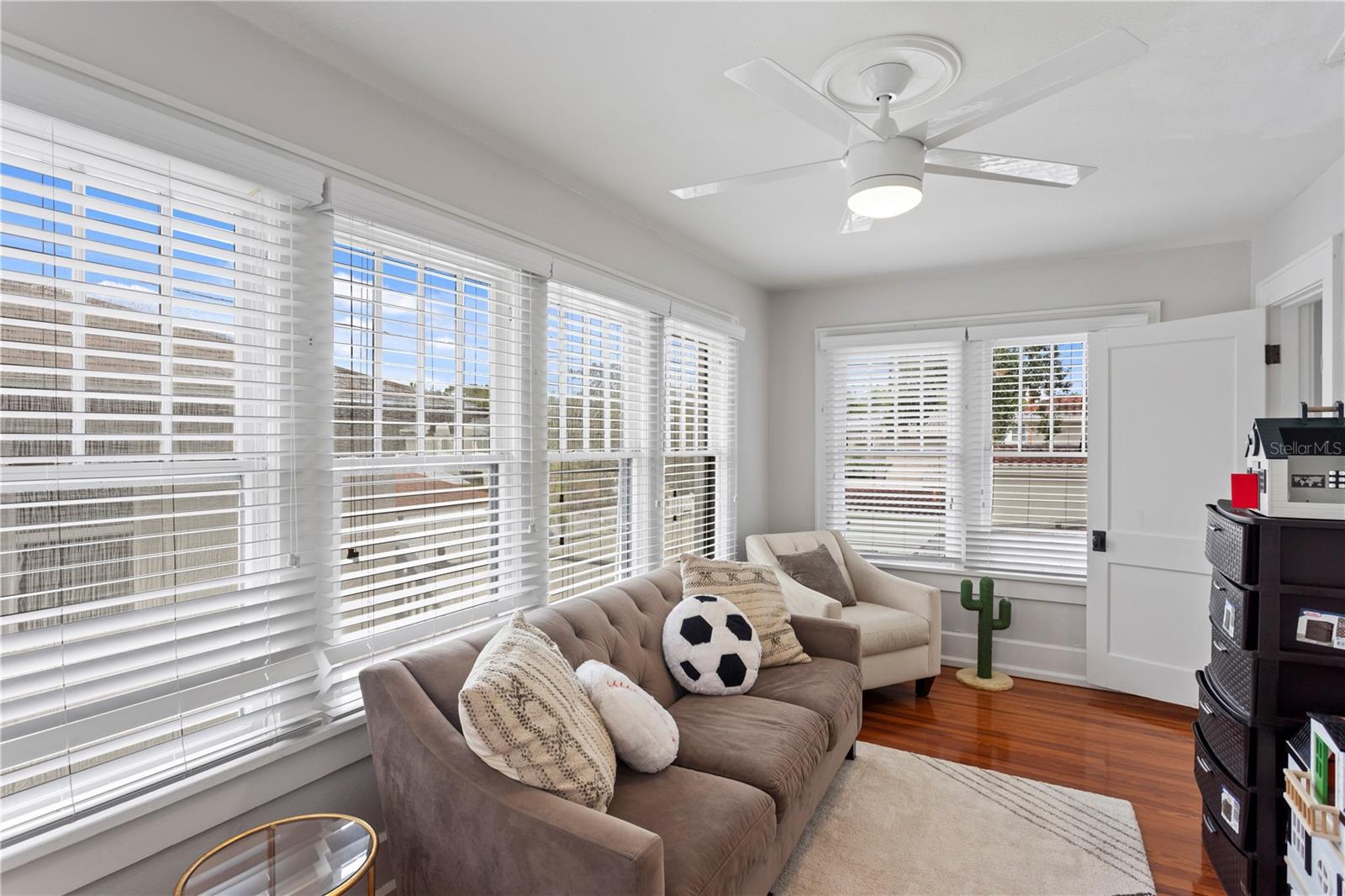 Image 33 of 56 For 515 20th Avenue Ne