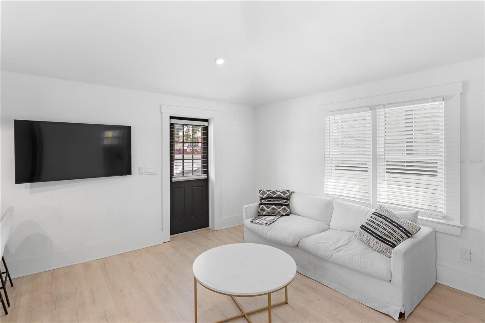 Image 42 of 56 For 515 20th Avenue Ne