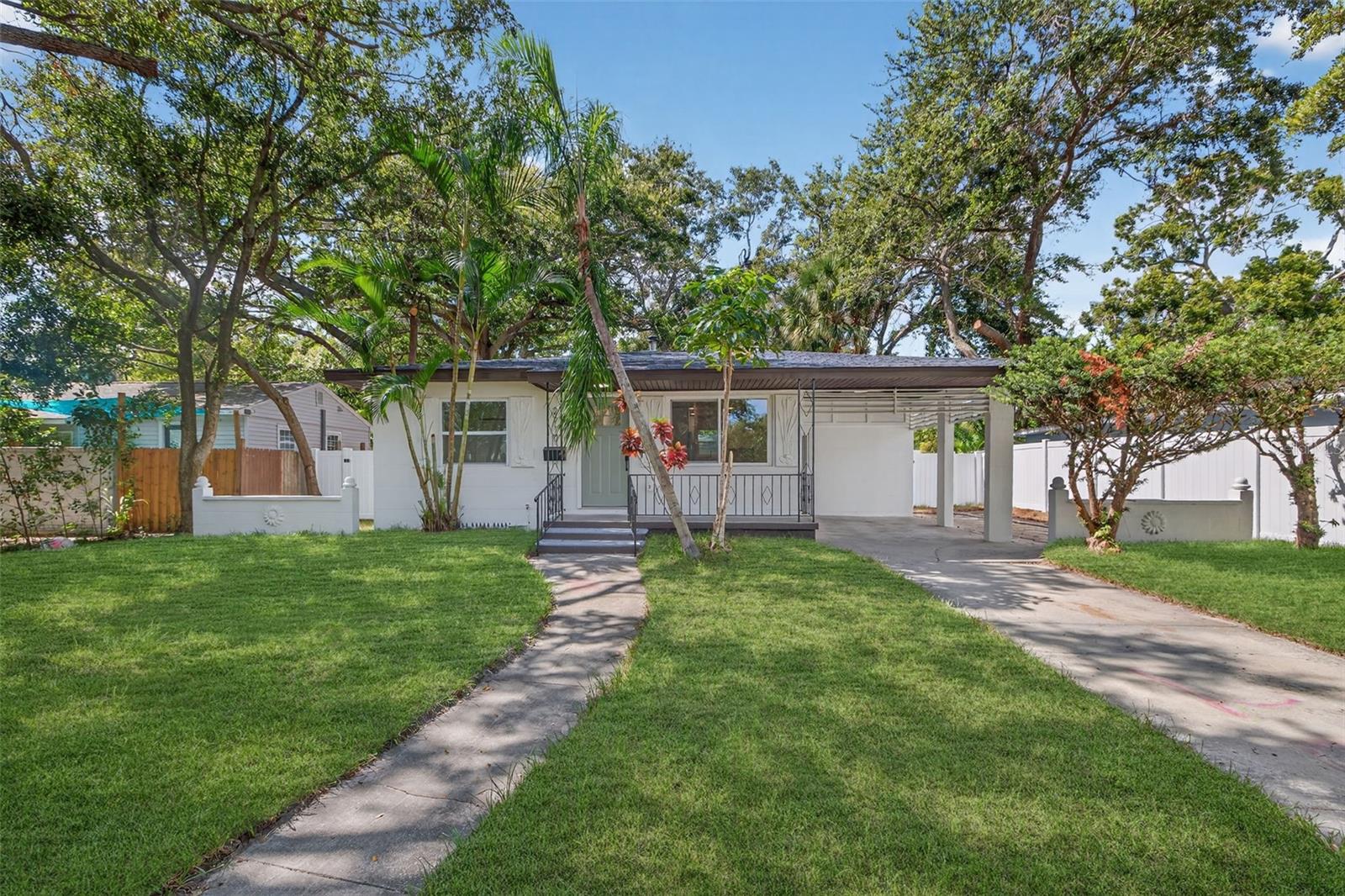 Image 4 of 33 For 2710 Boca Ciega Drive N