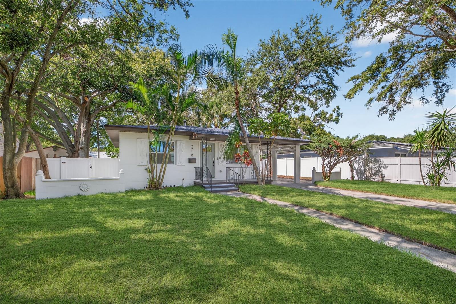 Image 5 of 33 For 2710 Boca Ciega Drive N