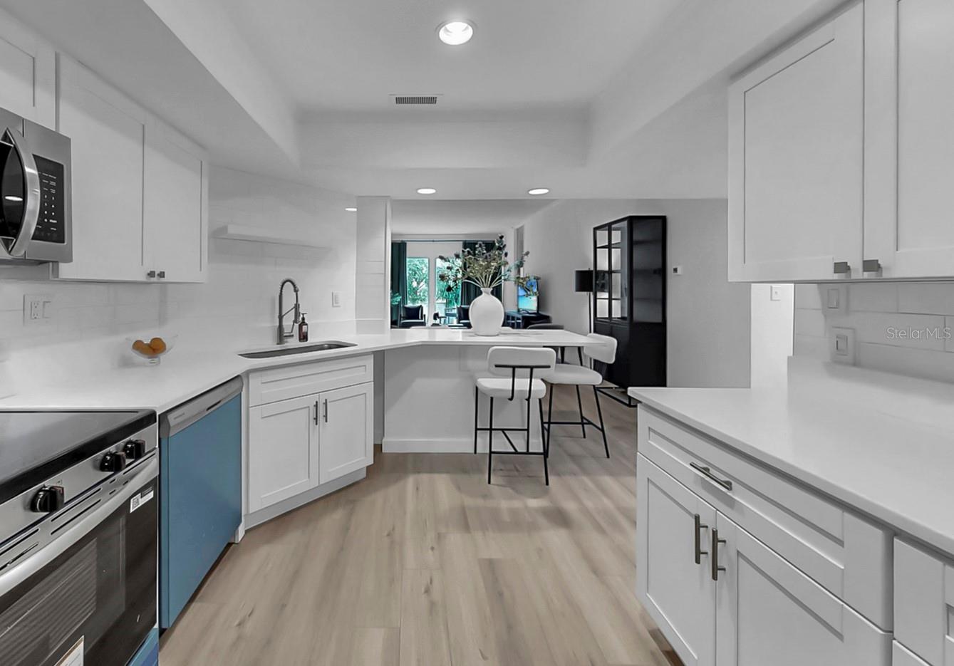 Image 4 of 58 For 7400 Sun Island Drive S 105