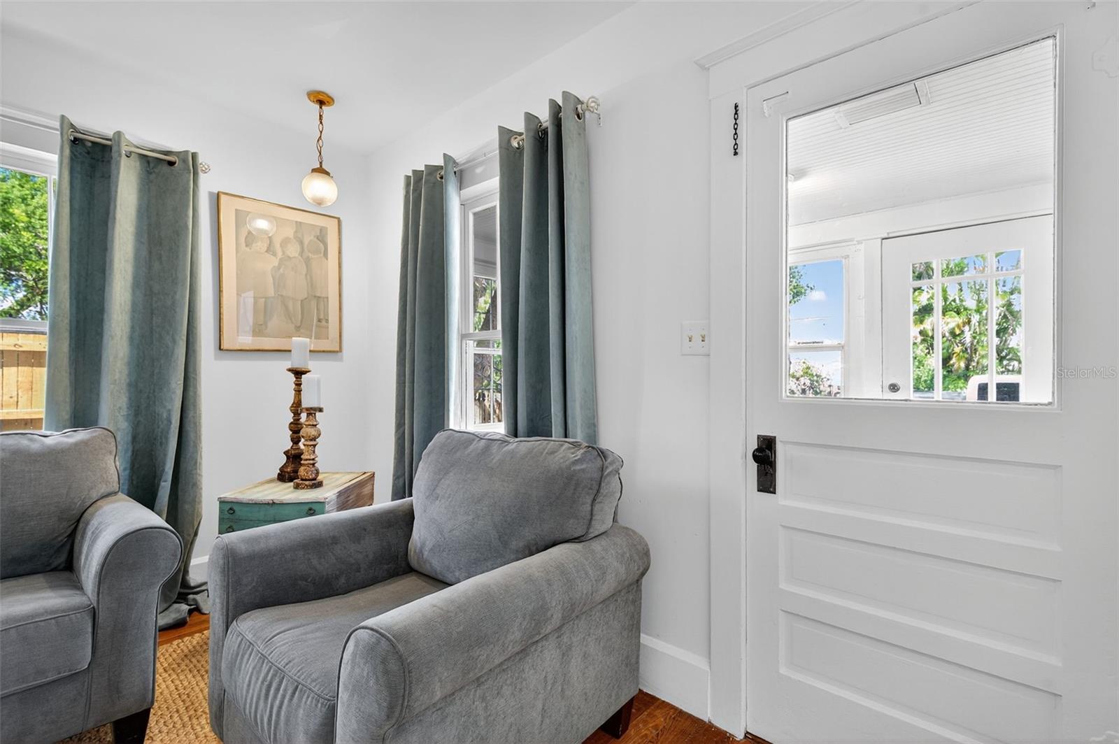 Image 11 of 88 For 5414-5416 Delette Avenue S