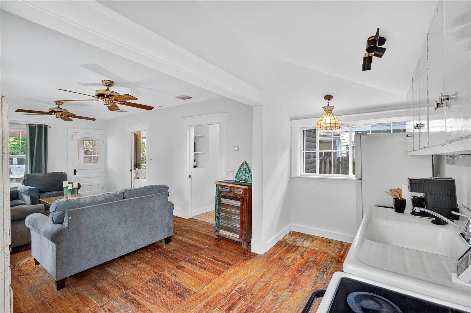 Image 13 of 88 For 5414-5416 Delette Avenue S