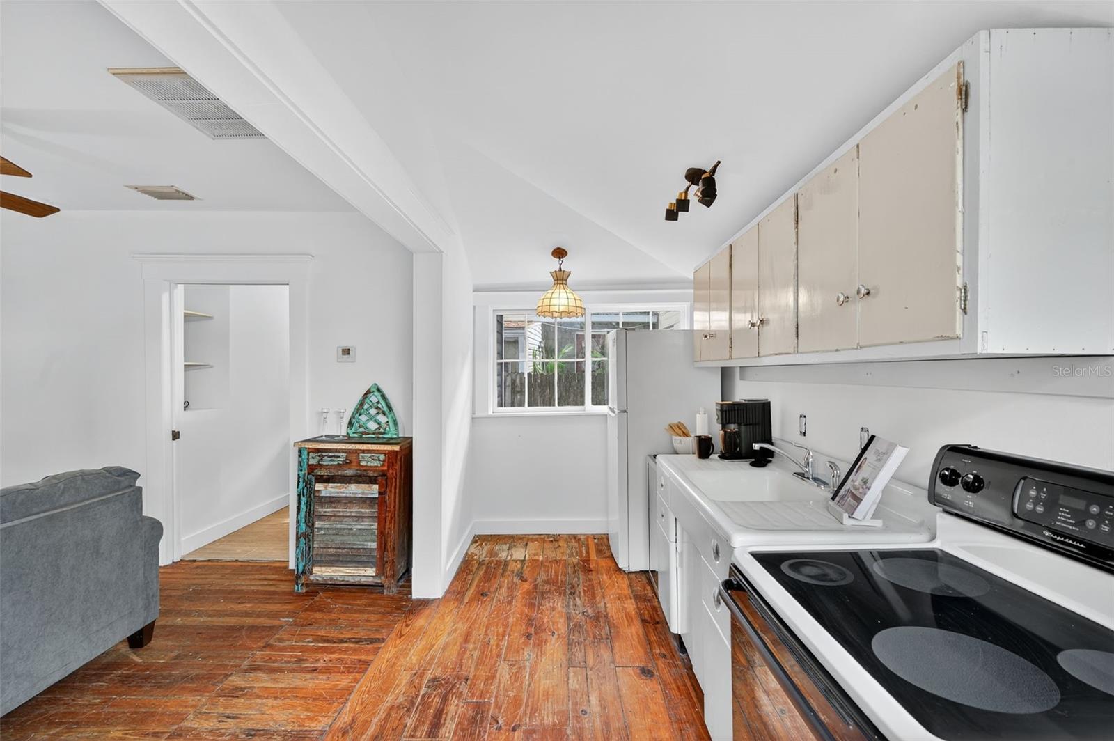 Image 15 of 88 For 5414-5416 Delette Avenue S