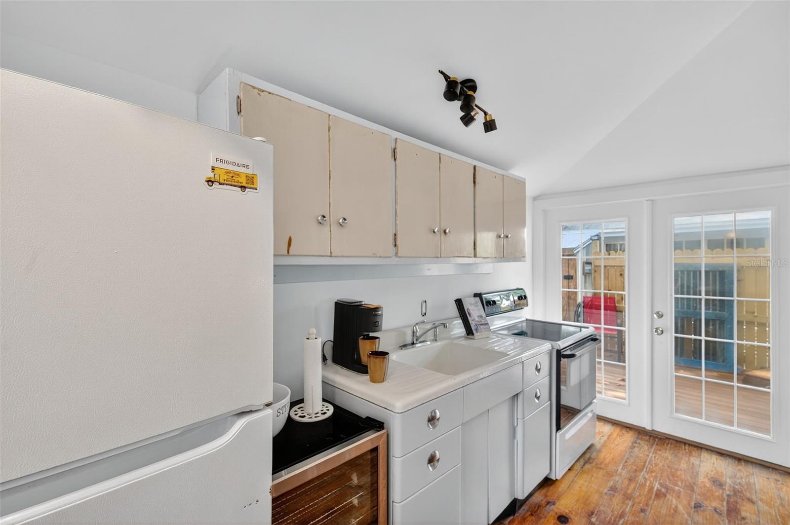Image 17 of 88 For 5414-5416 Delette Avenue S