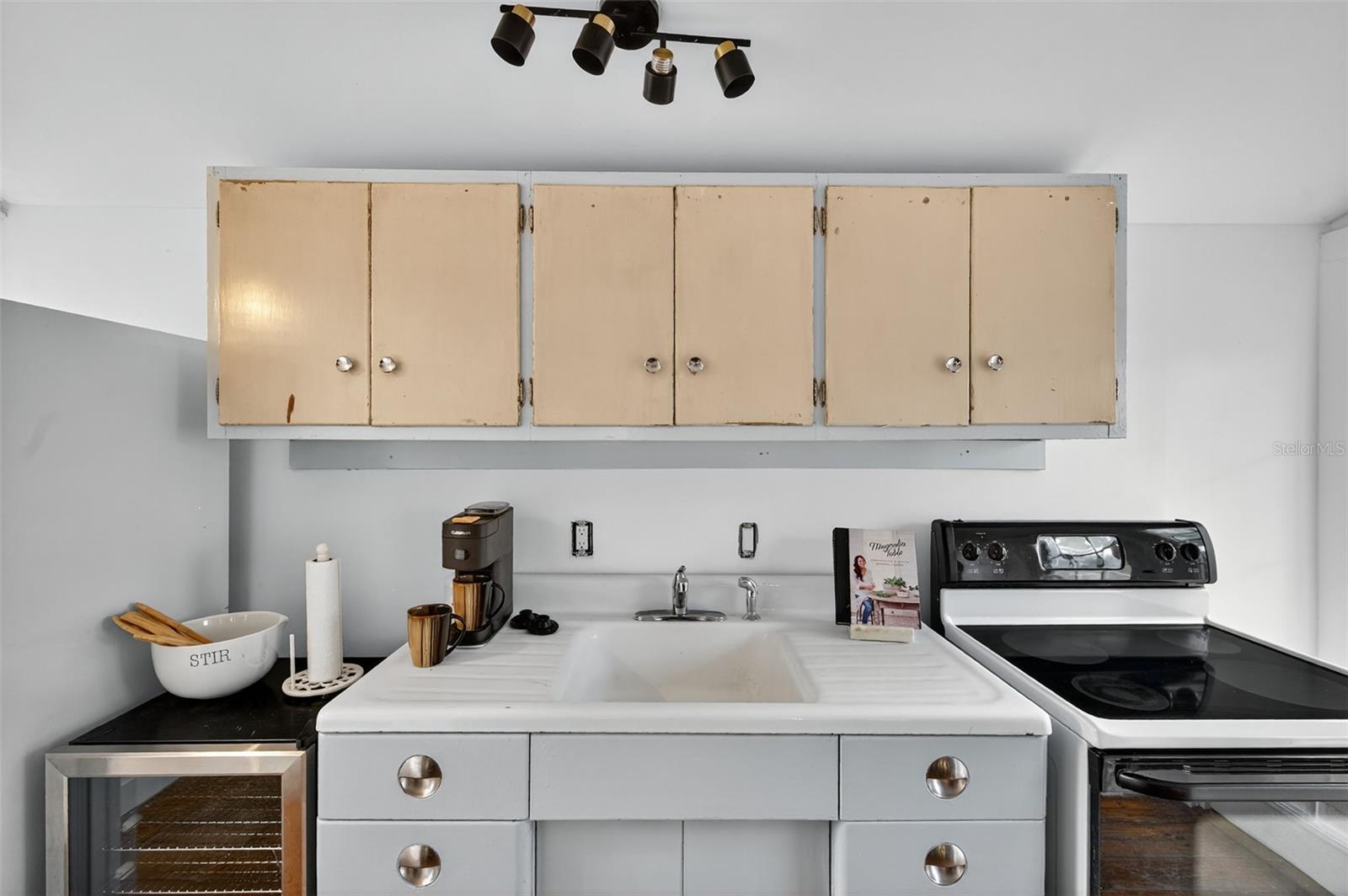 Image 18 of 88 For 5414-5416 Delette Avenue S