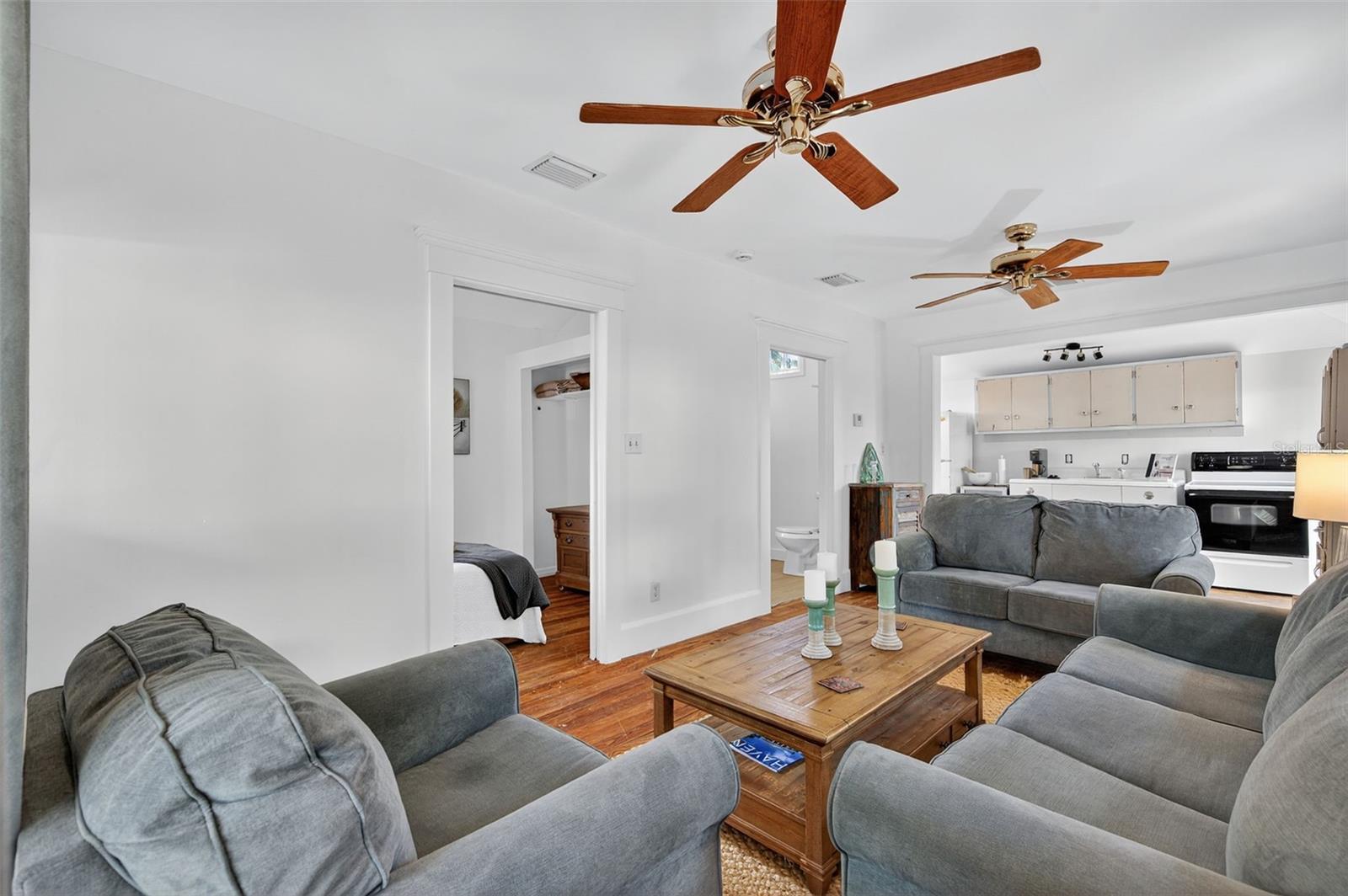 Image 9 of 88 For 5414-5416 Delette Avenue S