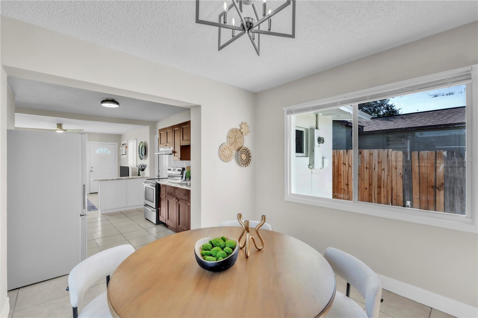 Listing photo id 8 for 4651 Fairfield Avenue S