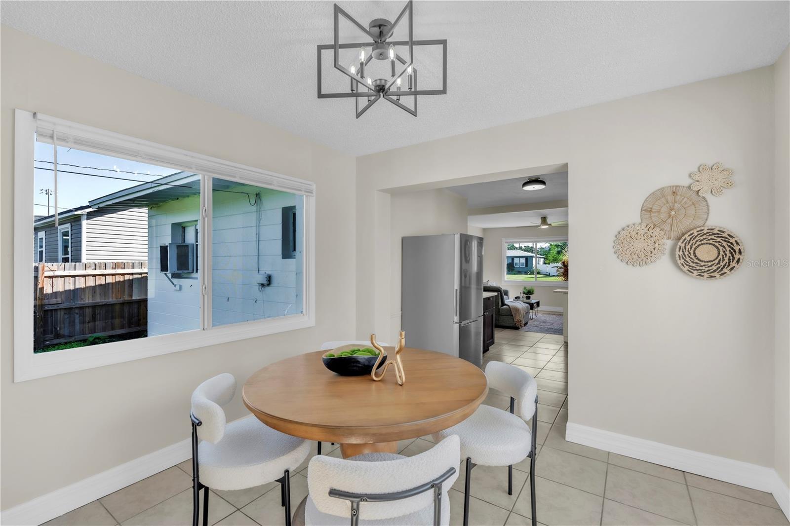 Listing photo id 9 for 4651 Fairfield Avenue S
