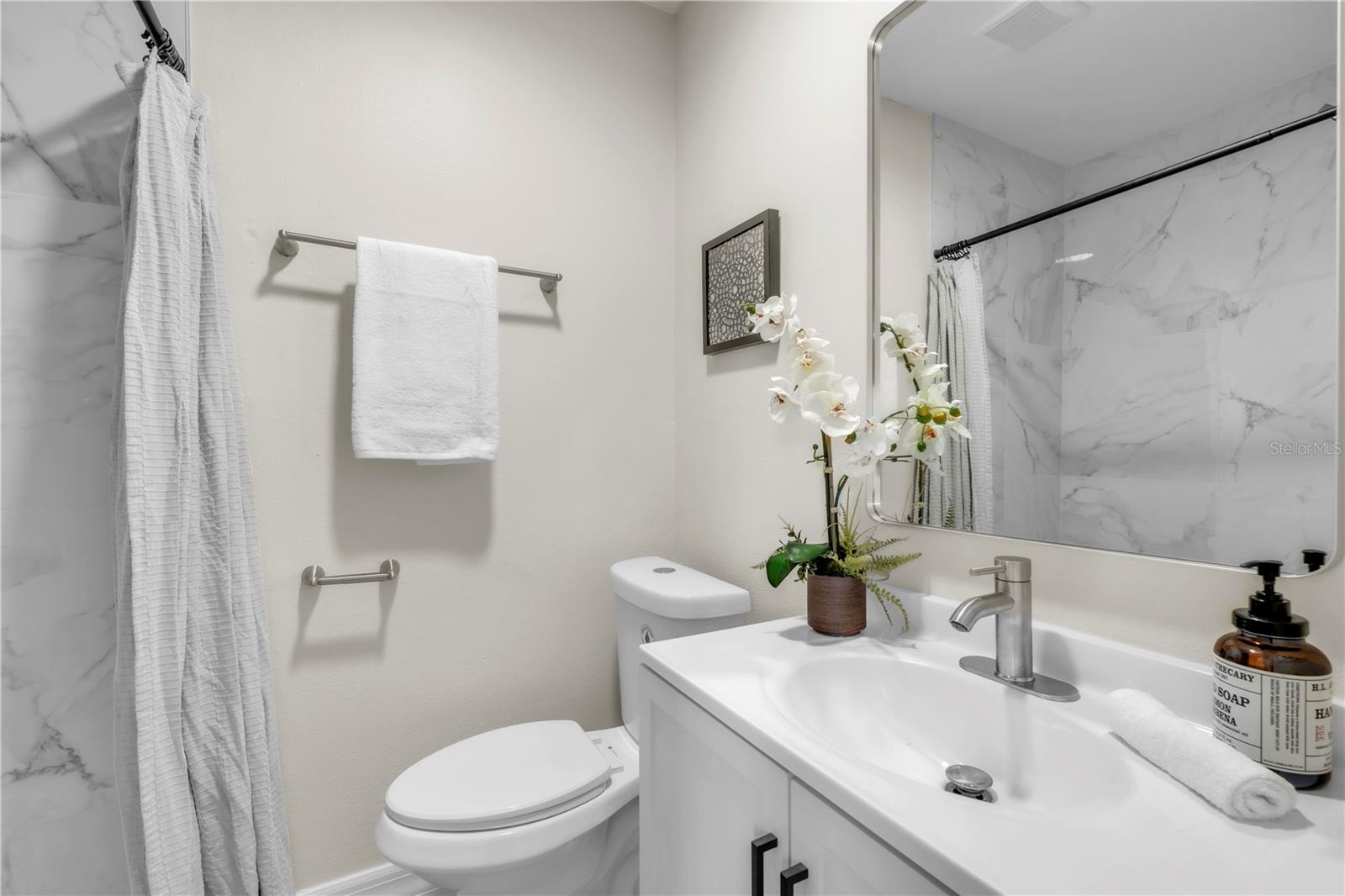 Listing photo id 14 for 4651 Fairfield Avenue S